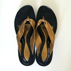 Nine West Makoda gold leather sandals size 6.5